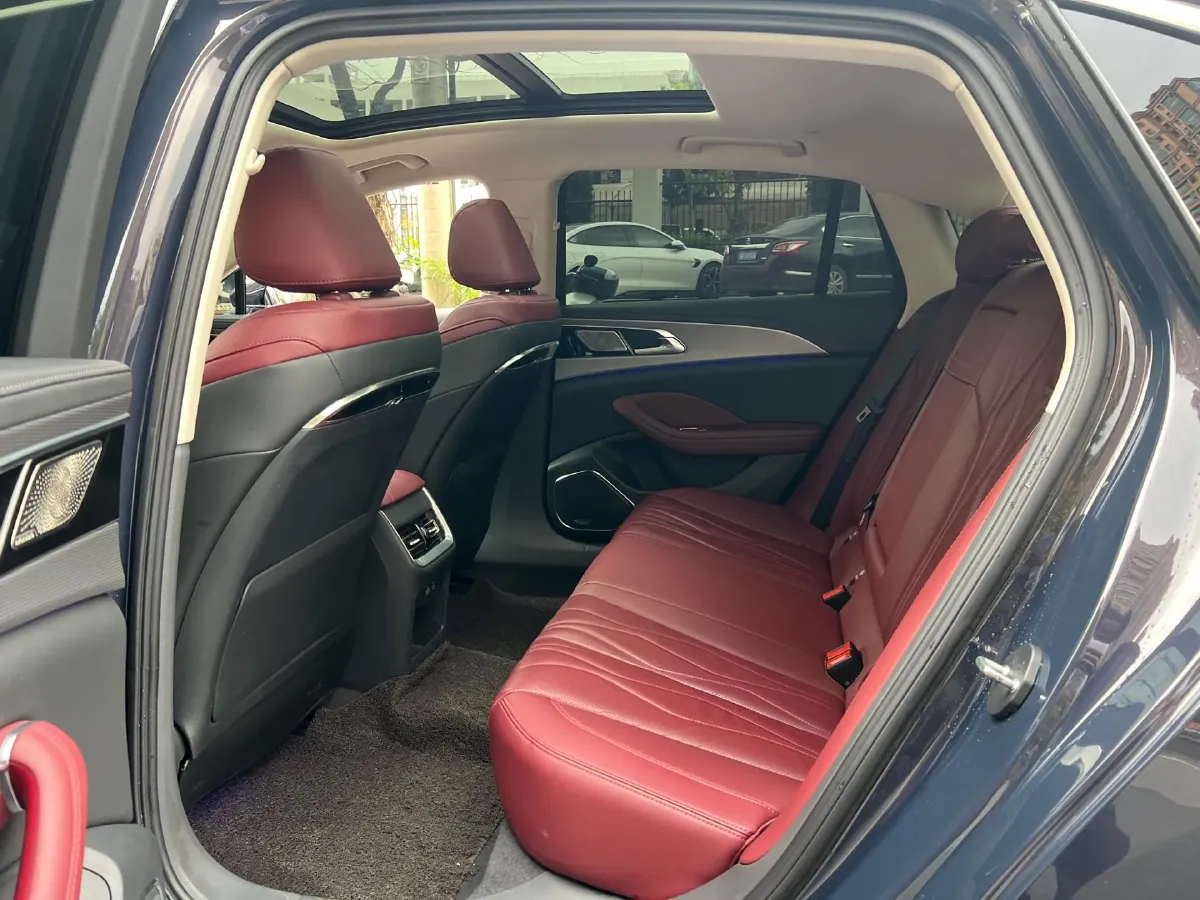 2024 HongQi H5 2.0T 224HP L4 8AT,autocango,china used car exporter,china ev exporter,chinese used car exporter,chinese used ev exporter