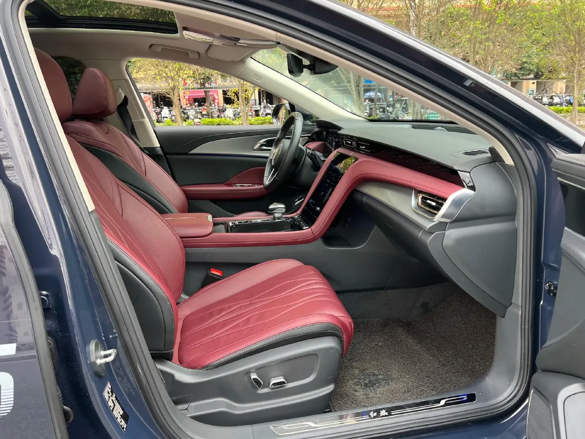 2024 HongQi H5 2.0T 224HP L4 8AT,autocango,china used car exporter,china ev exporter,chinese used car exporter,chinese used ev exporter