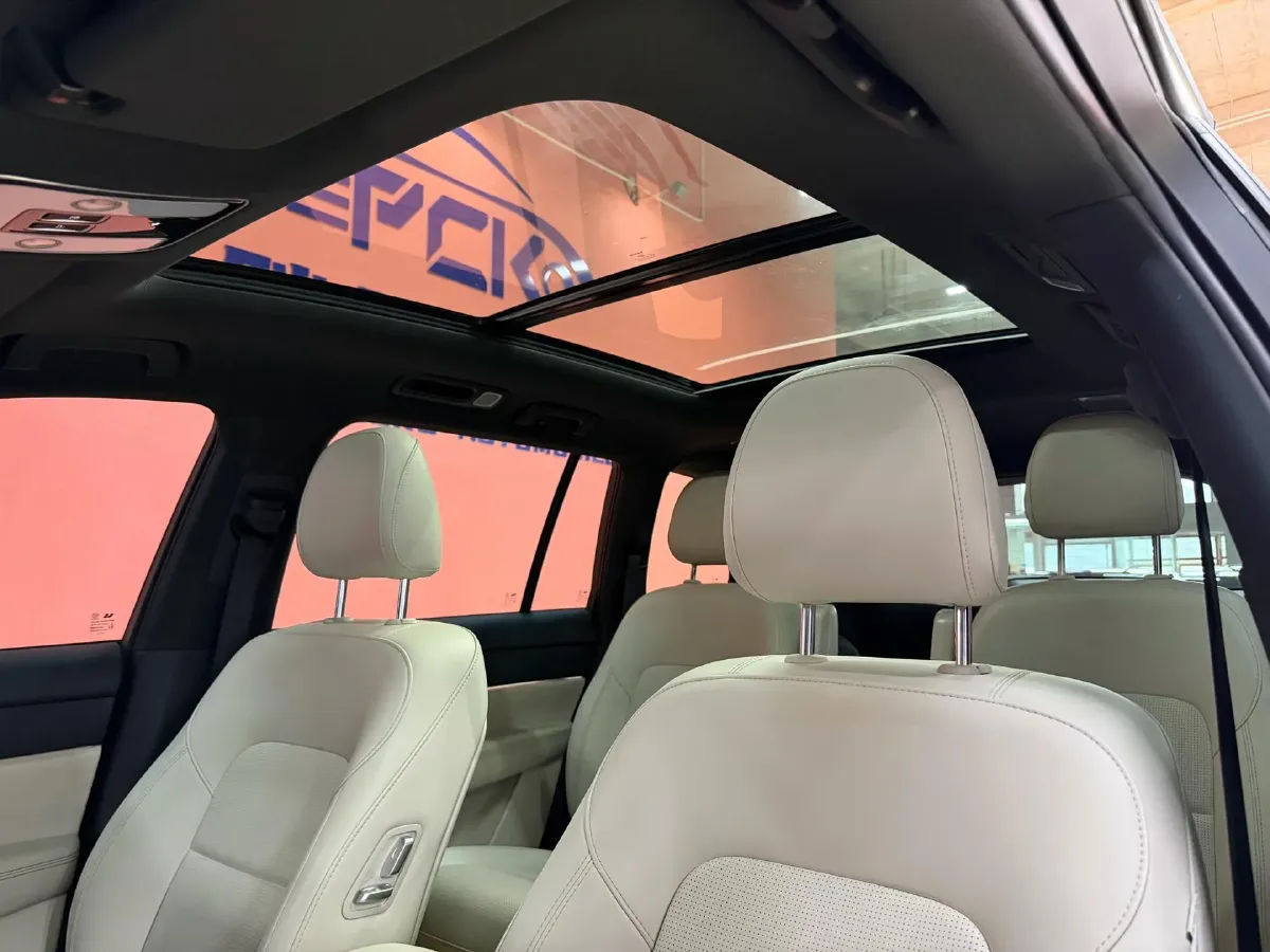 2021 Li ONE Range Extended 131HP REEV 40.5KWH,autocango,china used car exporter,china ev exporter,chinese used car exporter,chinese used ev exporter