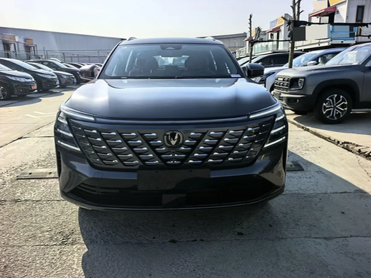 2025 ChangAn CS75 Plus 1.5T 192HP L4 8AT,autocango,china used car exporter,china ev exporter,chinese used car exporter,chinese used ev exporter