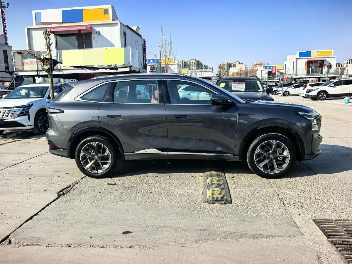 2025 ChangAn CS75 Plus 1.5T 192HP L4 8AT,autocango,china used car exporter,china ev exporter,chinese used car exporter,chinese used ev exporter