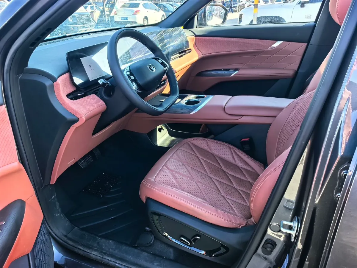 2025 ChangAn CS75 Plus 1.5T 192HP L4 8AT,autocango,china used car exporter,china ev exporter,chinese used car exporter,chinese used ev exporter