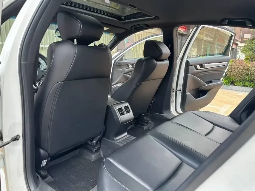 2022 Honda Accord 1.5T 194HP L4 CVT,autocango,china used car exporter,china ev exporter,chinese used car exporter,chinese used ev exporter