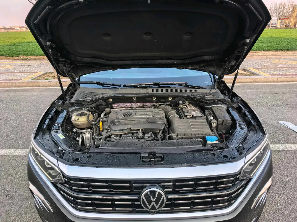 2022 Volkswagen Passat 2.0T 220HP L4 7DCT,autocango,china used car exporter,china ev exporter,chinese used car exporter,chinese used ev exporter