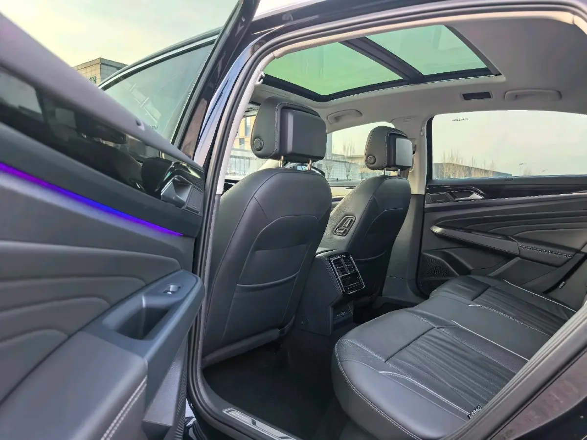 2022 Volkswagen Passat 2.0T 220HP L4 7DCT,autocango,china used car exporter,china ev exporter,chinese used car exporter,chinese used ev exporter