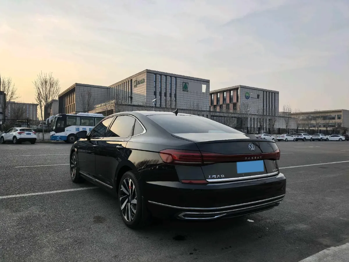 2022 Volkswagen Passat 2.0T 220HP L4 7DCT,autocango,china used car exporter,china ev exporter,chinese used car exporter,chinese used ev exporter