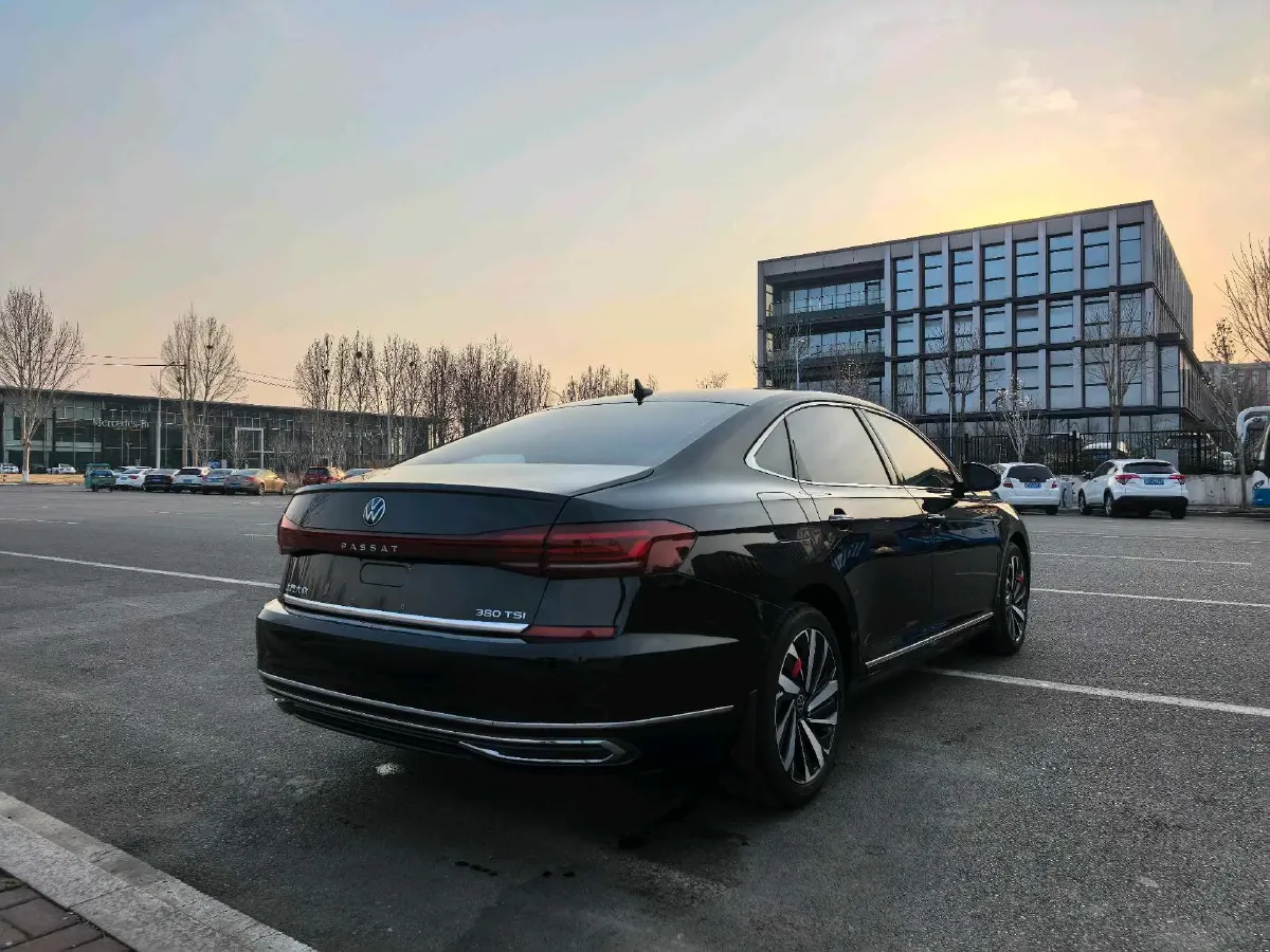 2022 Volkswagen Passat 2.0T 220HP L4 7DCT,autocango,china used car exporter,china ev exporter,chinese used car exporter,chinese used ev exporter