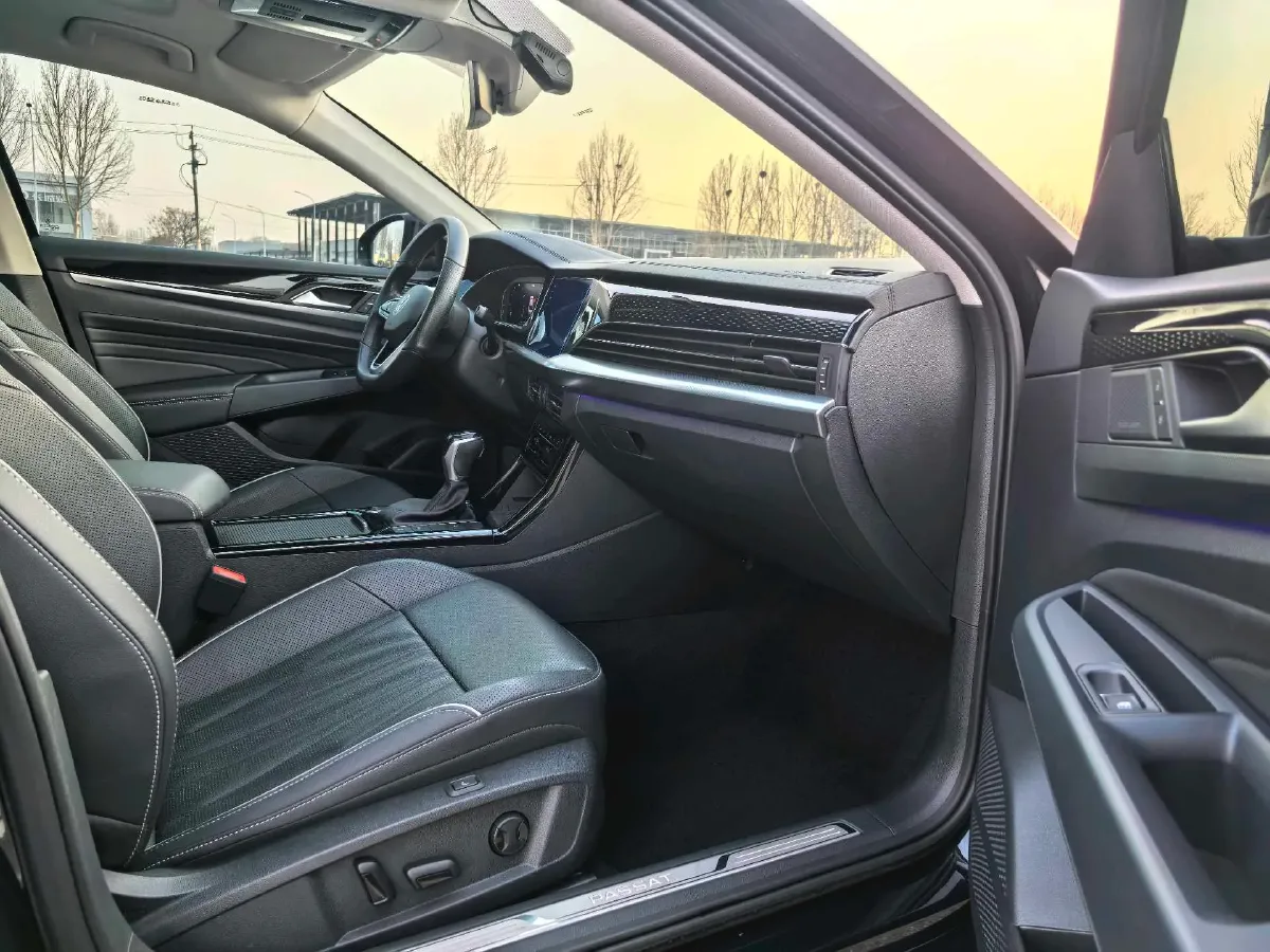 2022 Volkswagen Passat 2.0T 220HP L4 7DCT,autocango,china used car exporter,china ev exporter,chinese used car exporter,chinese used ev exporter