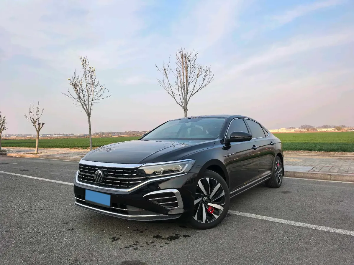 2022 Volkswagen Passat 2.0T 220HP L4 7DCT,autocango,china used car exporter,china ev exporter,chinese used car exporter,chinese used ev exporter
