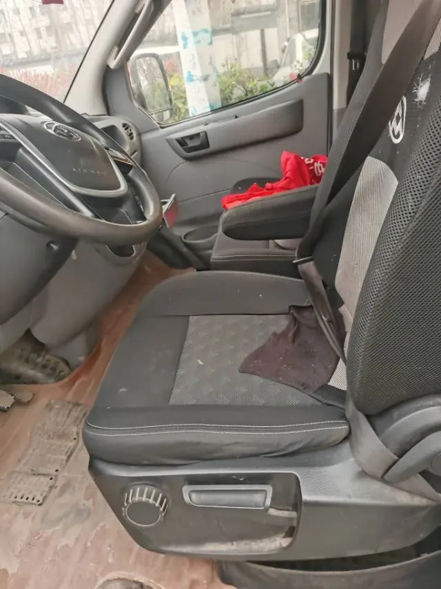 2020 MAXUS XinTu V80 2.5T 136HP L4 6MT,autocango,china used car exporter,china ev exporter,chinese used car exporter,chinese used ev exporter