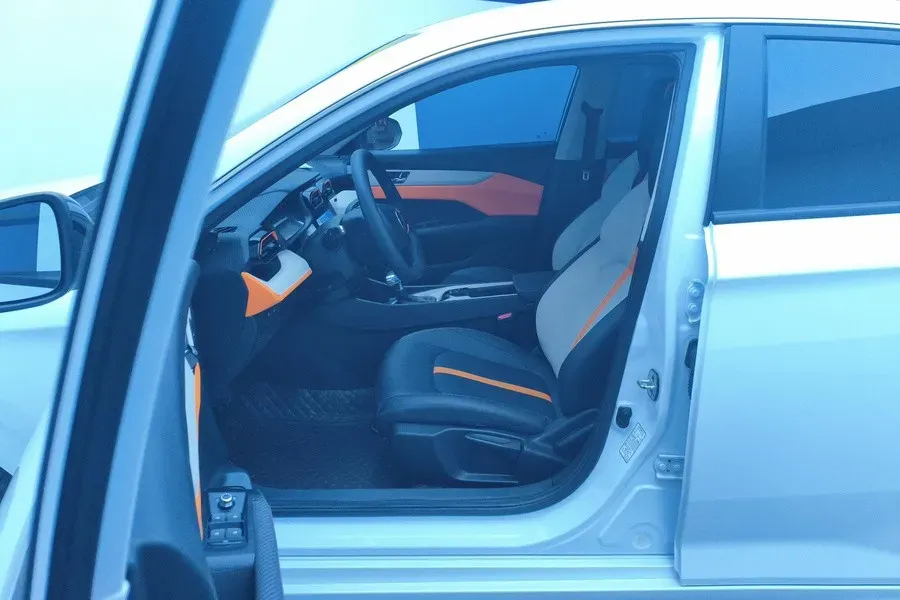 2023 DongFeng Aeolus YiXuan 1.5L 125HP L4 6DCT,autocango,china used car exporter,china ev exporter,chinese used car exporter,chinese used ev exporter