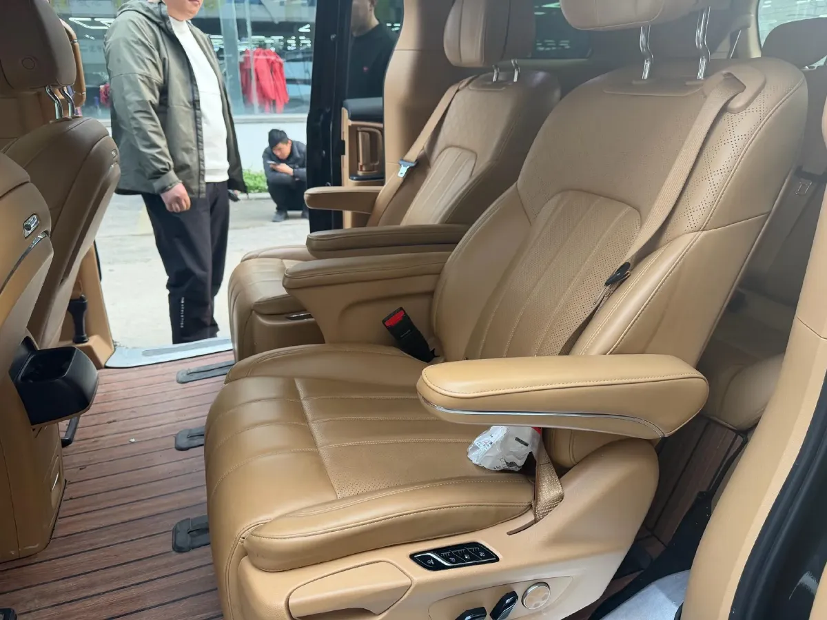 2022 Voyah Dream 1.5T 136HP L4 PHEV 25.57KWH,autocango,china used car exporter,china ev exporter,chinese used car exporter,chinese used ev exporter