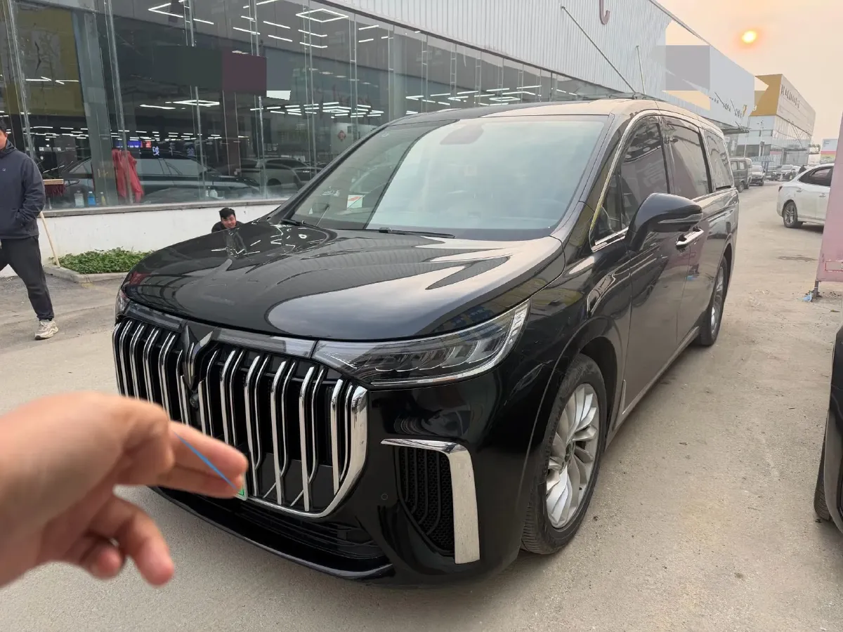 2022 Voyah Dream 1.5T 136HP L4 PHEV 25.57KWH,autocango,china used car exporter,china ev exporter,chinese used car exporter,chinese used ev exporter