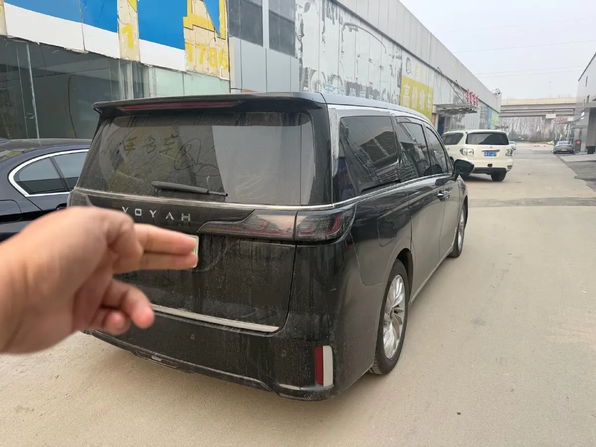 2022 Voyah Dream 1.5T 136HP L4 PHEV 25.57KWH,autocango,china used car exporter,china ev exporter,chinese used car exporter,chinese used ev exporter