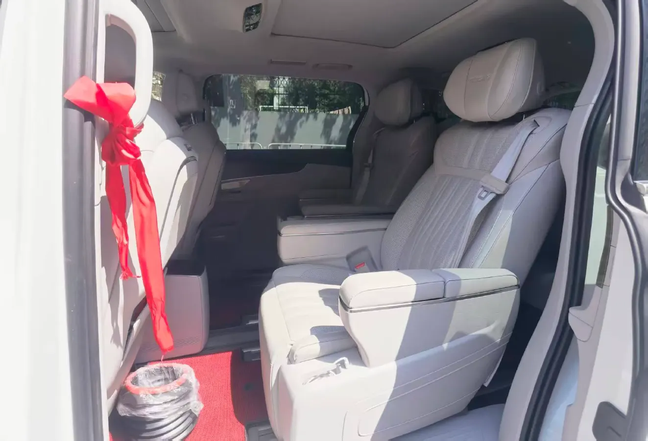 2023 Roewe iMAX8 2.0T 234HP L4 8AT,autocango,china used car exporter,china ev exporter,chinese used car exporter,chinese used ev exporter