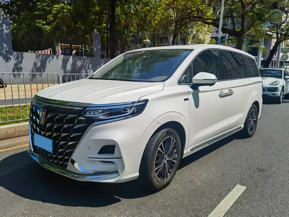 2023 Roewe iMAX8 2.0T 234HP L4 8AT,autocango,china used car exporter,china ev exporter,chinese used car exporter,chinese used ev exporter