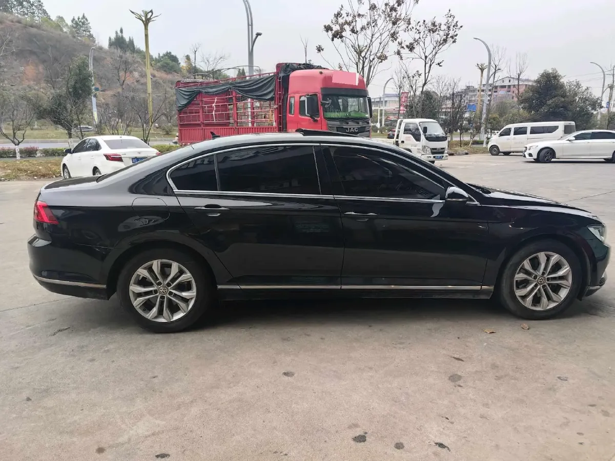 2019 Volkswagen Magotan 2.0T 186HP L4 7DCT,autocango,china used car exporter,china ev exporter,chinese used car exporter,chinese used ev exporter