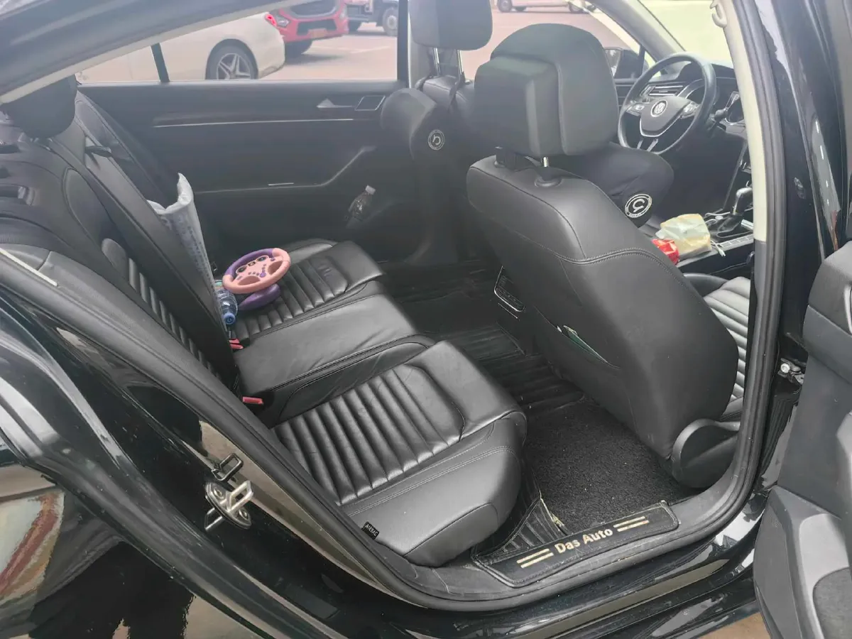 2019 Volkswagen Magotan 2.0T 186HP L4 7DCT,autocango,china used car exporter,china ev exporter,chinese used car exporter,chinese used ev exporter