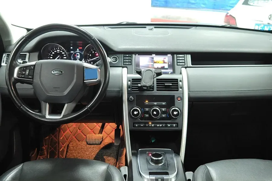 2018 Land Rover Discovery Sport 2.0T 241HP L4 9AT,autocango,china used car exporter,china ev exporter,chinese used car exporter,chinese used ev exporter