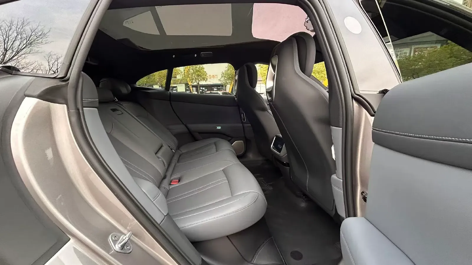 2025 MI YU7 BEV 96.3KWH,autocango,china used car exporter,china ev exporter,chinese used car exporter,chinese used ev exporter