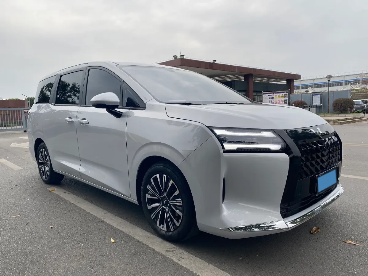 2025 WuLing XingGuang 730 1.5T 177HP L4 CVT,autocango,china used car exporter,china ev exporter,chinese used car exporter,chinese used ev exporter