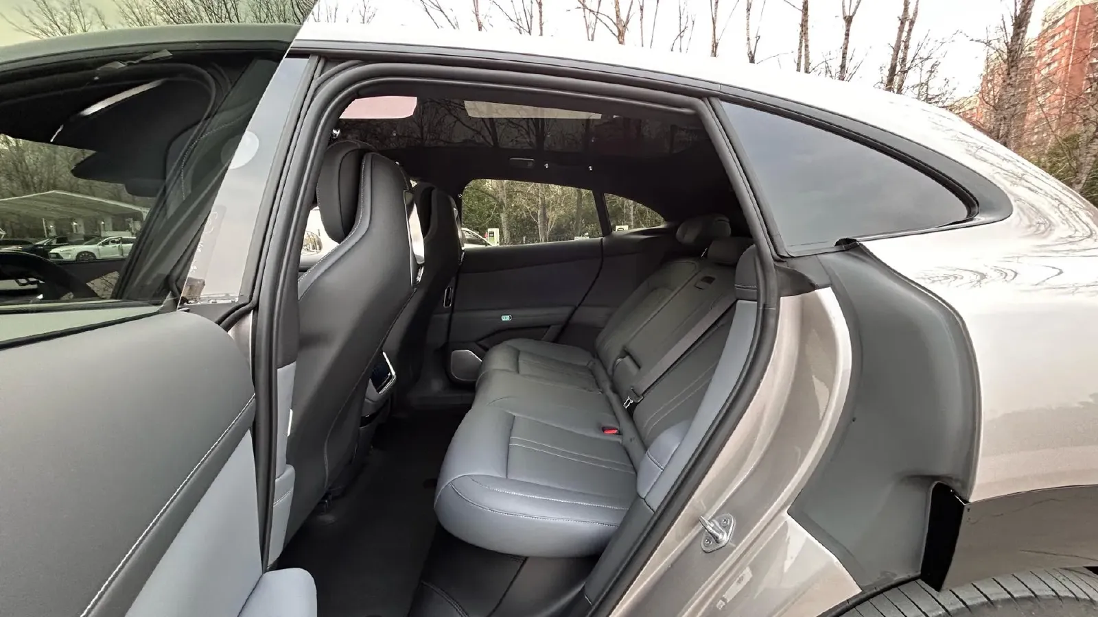 2025 MI YU7 BEV 96.3KWH,autocango,china used car exporter,china ev exporter,chinese used car exporter,chinese used ev exporter