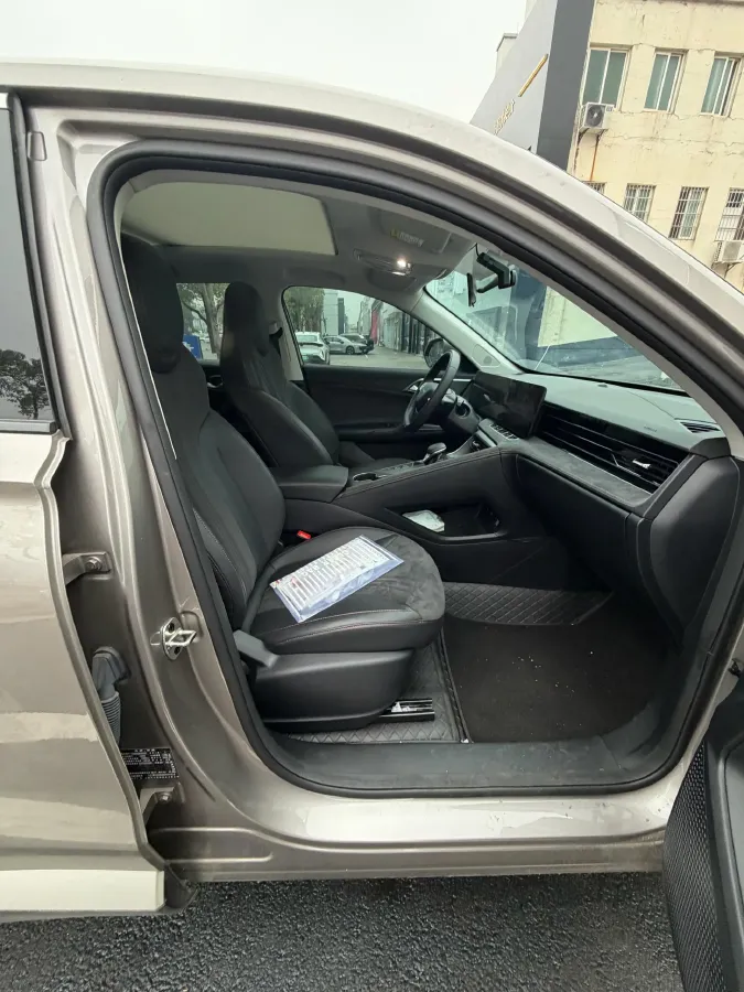 2024 Roewe D5X DMH 1.5T 150HP L4 2DHT PHEV 21.4KWH,autocango,china used car exporter,china ev exporter,chinese used car exporter,chinese used ev exporter