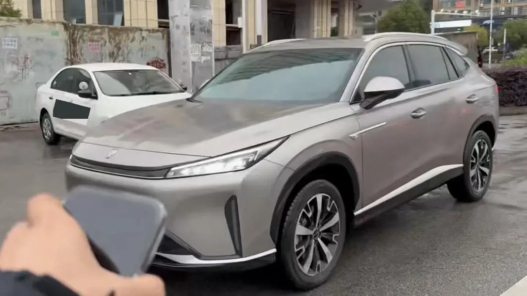 2024 Roewe D5X DMH 1.5T 150HP L4 2DHT PHEV 21.4KWH,autocango,china used car exporter,china ev exporter,chinese used car exporter,chinese used ev exporter