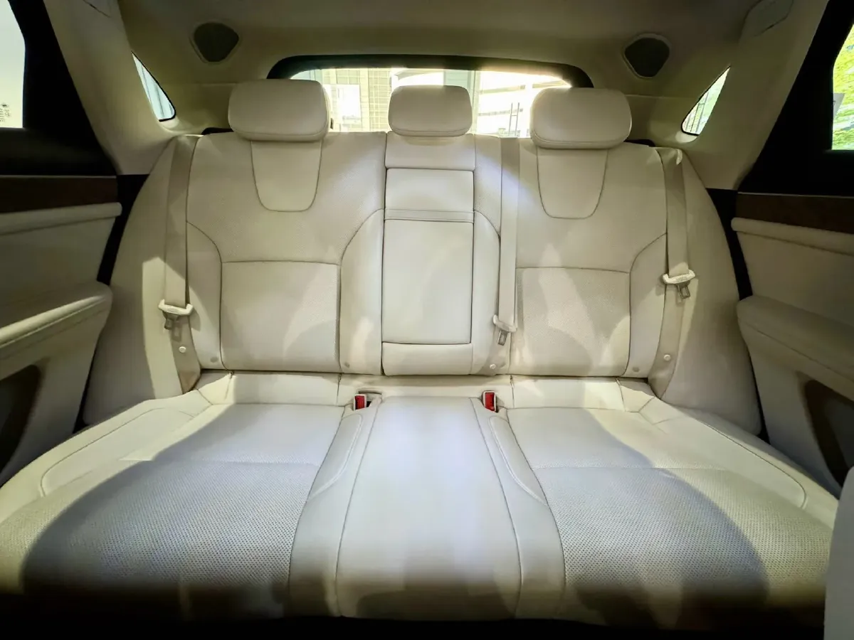 2022 Isuzu Mu-X 2.0T 220HP L4 8AT,autocango,china used car exporter,china ev exporter,chinese used car exporter,chinese used ev exporter