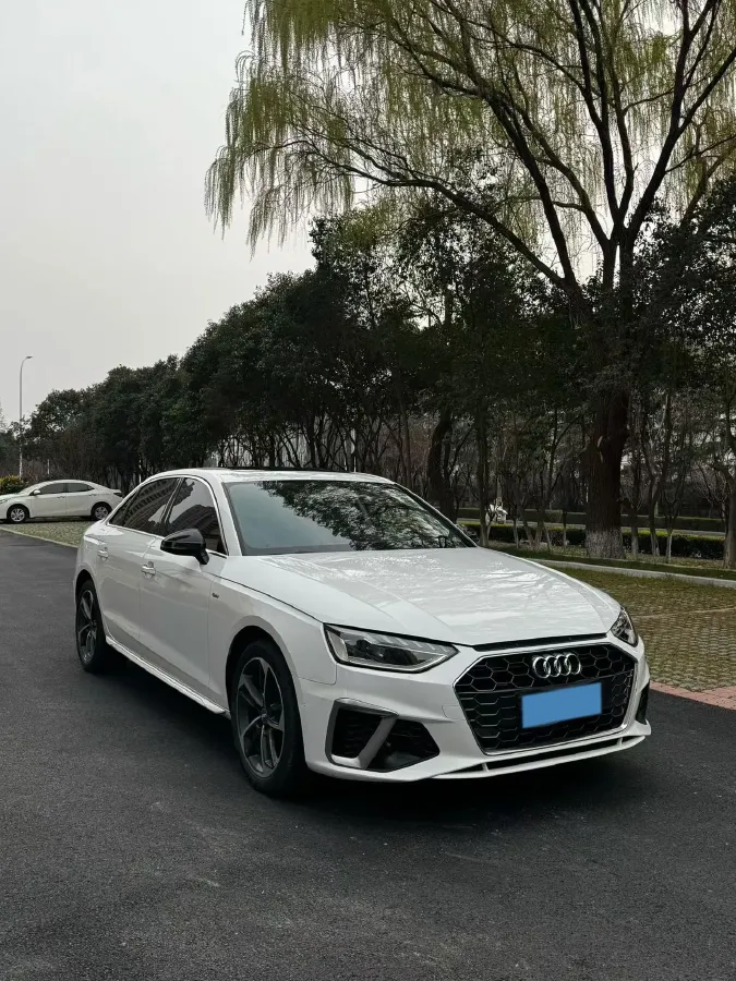 2022 Audi A4L 2.0T 190HP L4 7DCT,autocango,china used car exporter,china ev exporter,chinese used car exporter,chinese used ev exporter