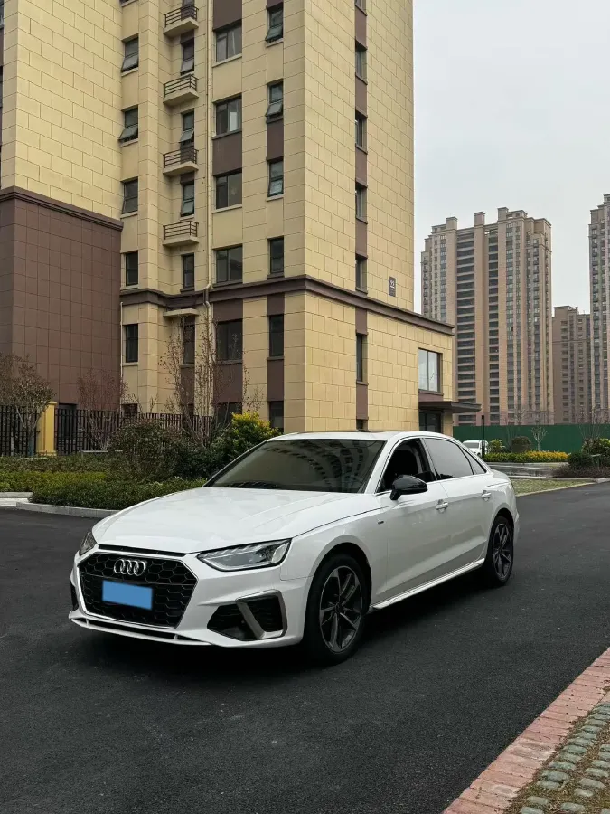 2022 Audi A4L 2.0T 190HP L4 7DCT,autocango,china used car exporter,china ev exporter,chinese used car exporter,chinese used ev exporter