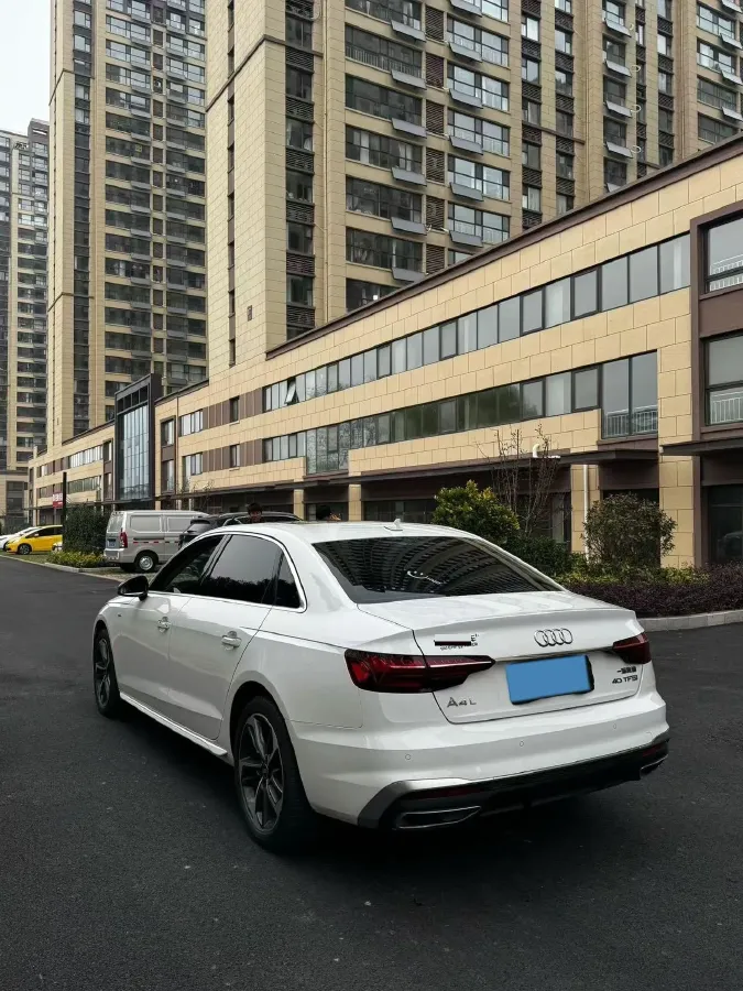 2022 Audi A4L 2.0T 190HP L4 7DCT,autocango,china used car exporter,china ev exporter,chinese used car exporter,chinese used ev exporter