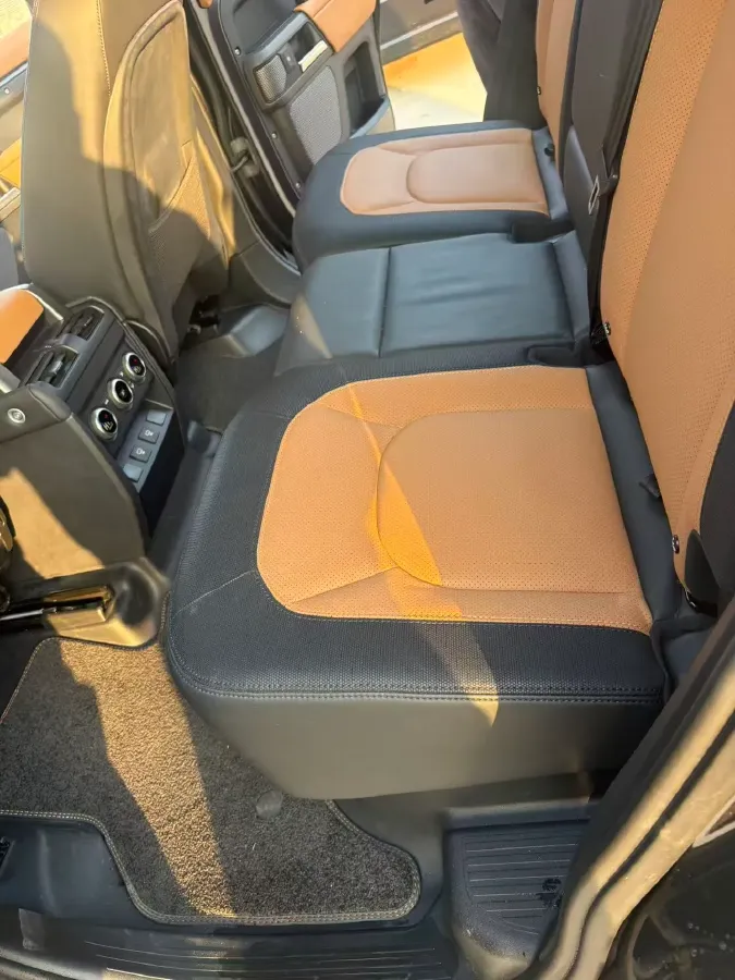 2024 Land Rover Defender 3.0T 400HP L6 8AT,autocango,china used car exporter,china ev exporter,chinese used car exporter,chinese used ev exporter