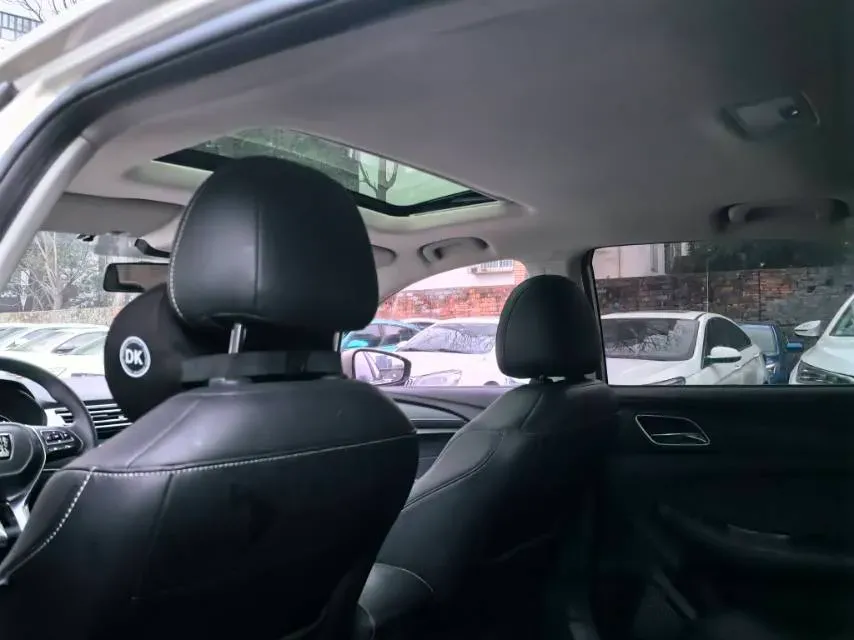 2020 Roewe i5 1.5L 120HP L4 CVT,autocango,china used car exporter,china ev exporter,chinese used car exporter,chinese used ev exporter