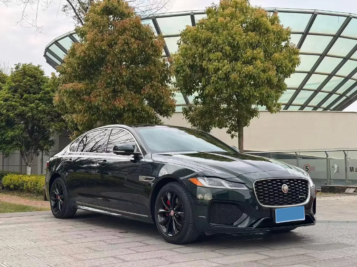 2022 Jaguar XFL 2.0T 250HP L4 8AT,autocango,china used car exporter,china ev exporter,chinese used car exporter,chinese used ev exporter