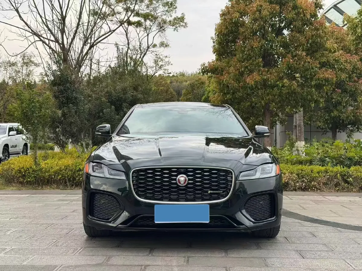 2022 Jaguar XFL 2.0T 250HP L4 8AT,autocango,china used car exporter,china ev exporter,chinese used car exporter,chinese used ev exporter