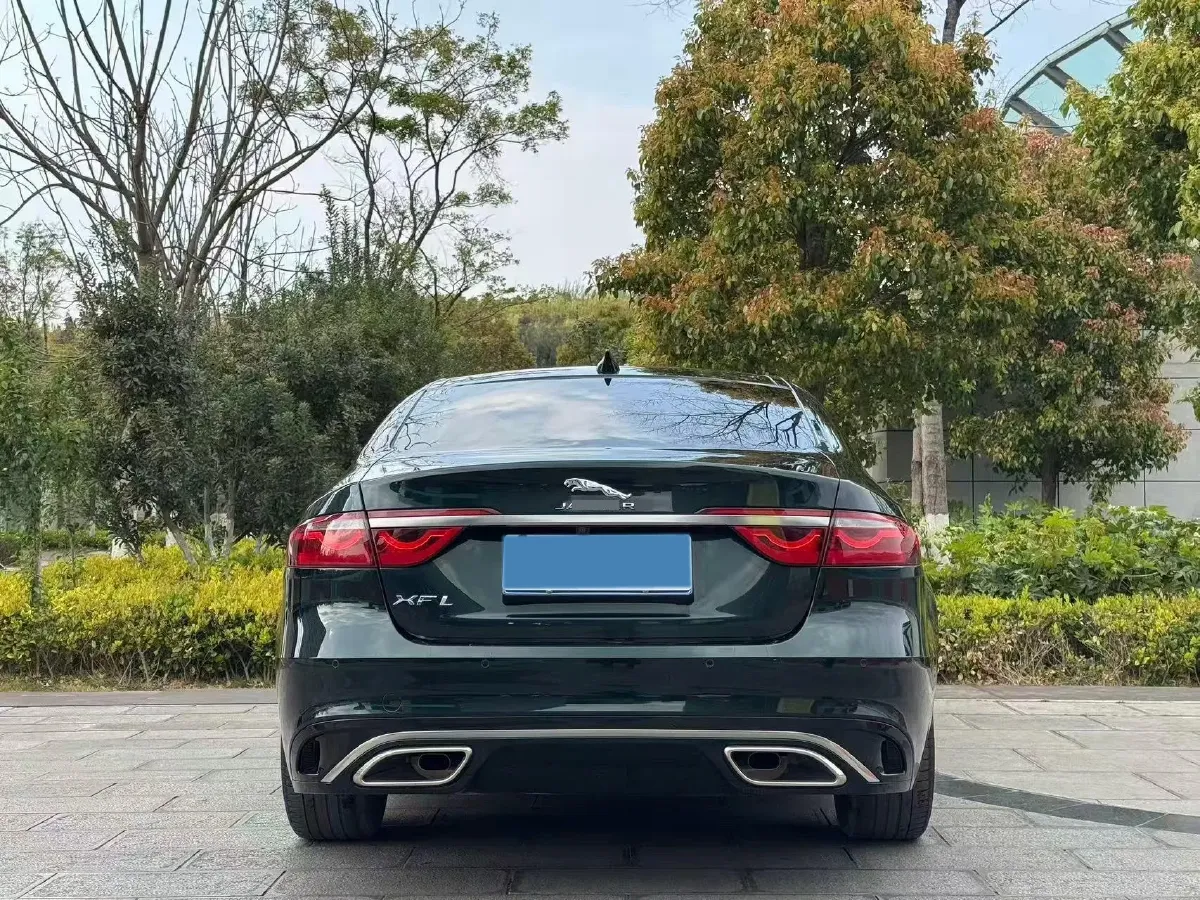 2022 Jaguar XFL 2.0T 250HP L4 8AT,autocango,china used car exporter,china ev exporter,chinese used car exporter,chinese used ev exporter