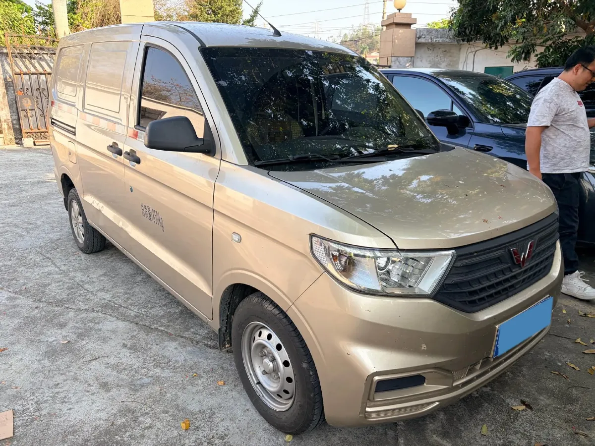 2022 WuLing HongGuang V 1.5L 99HP L4 6MT,autocango,china used car exporter,china ev exporter,chinese used car exporter,chinese used ev exporter