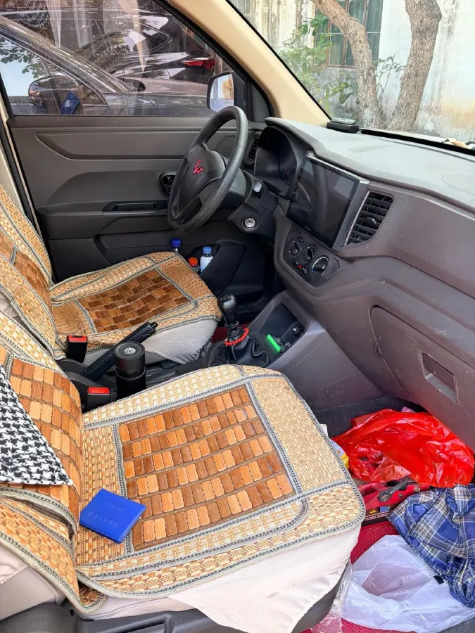 2022 WuLing HongGuang V 1.5L 99HP L4 6MT,autocango,china used car exporter,china ev exporter,chinese used car exporter,chinese used ev exporter