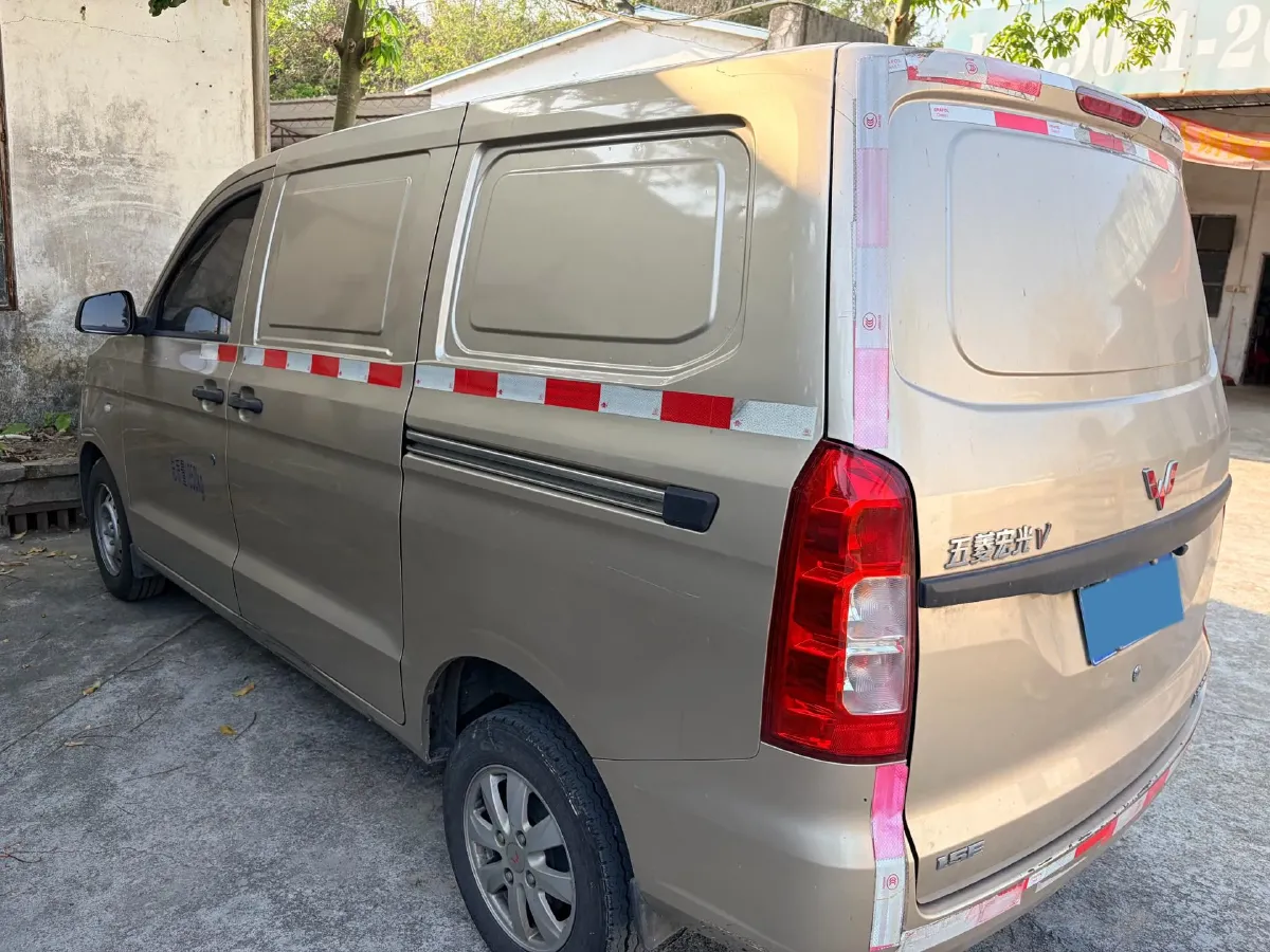 2022 WuLing HongGuang V 1.5L 99HP L4 6MT,autocango,china used car exporter,china ev exporter,chinese used car exporter,chinese used ev exporter
