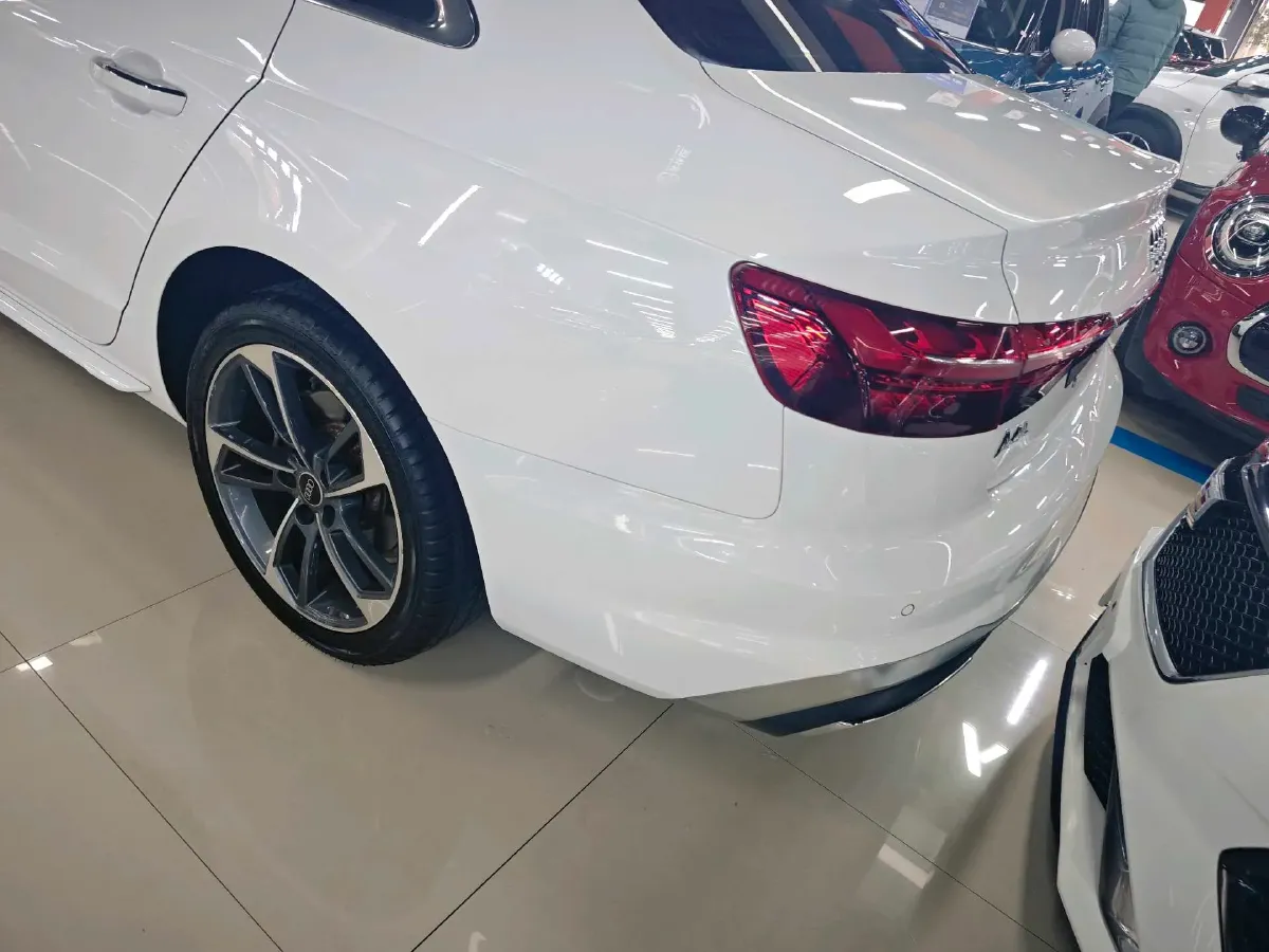 2022 Audi A4L 2.0T 190HP L4 7DCT,autocango,china used car exporter,china ev exporter,chinese used car exporter,chinese used ev exporter