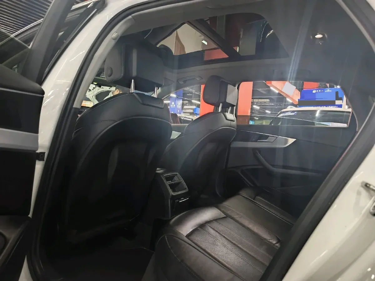 2022 Audi A4L 2.0T 190HP L4 7DCT,autocango,china used car exporter,china ev exporter,chinese used car exporter,chinese used ev exporter