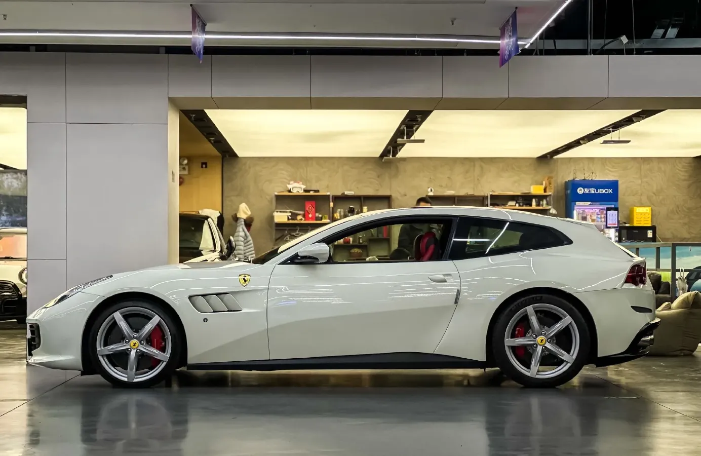 2017 Ferrari GTC4 Lusso 3.9T 609HP V8 7DCT,autocango,china used car exporter,china ev exporter,chinese used car exporter,chinese used ev exporter