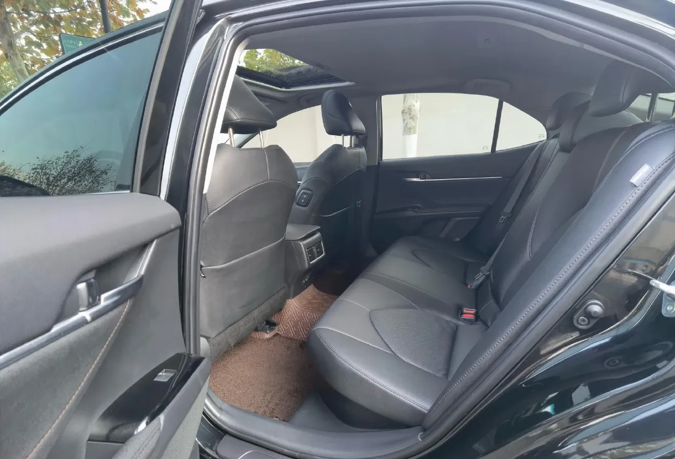 2023 Toyota Camry 2.5L 178HP L4 E-CVT Hybrid,autocango,china used car exporter,china ev exporter,chinese used car exporter,chinese used ev exporter