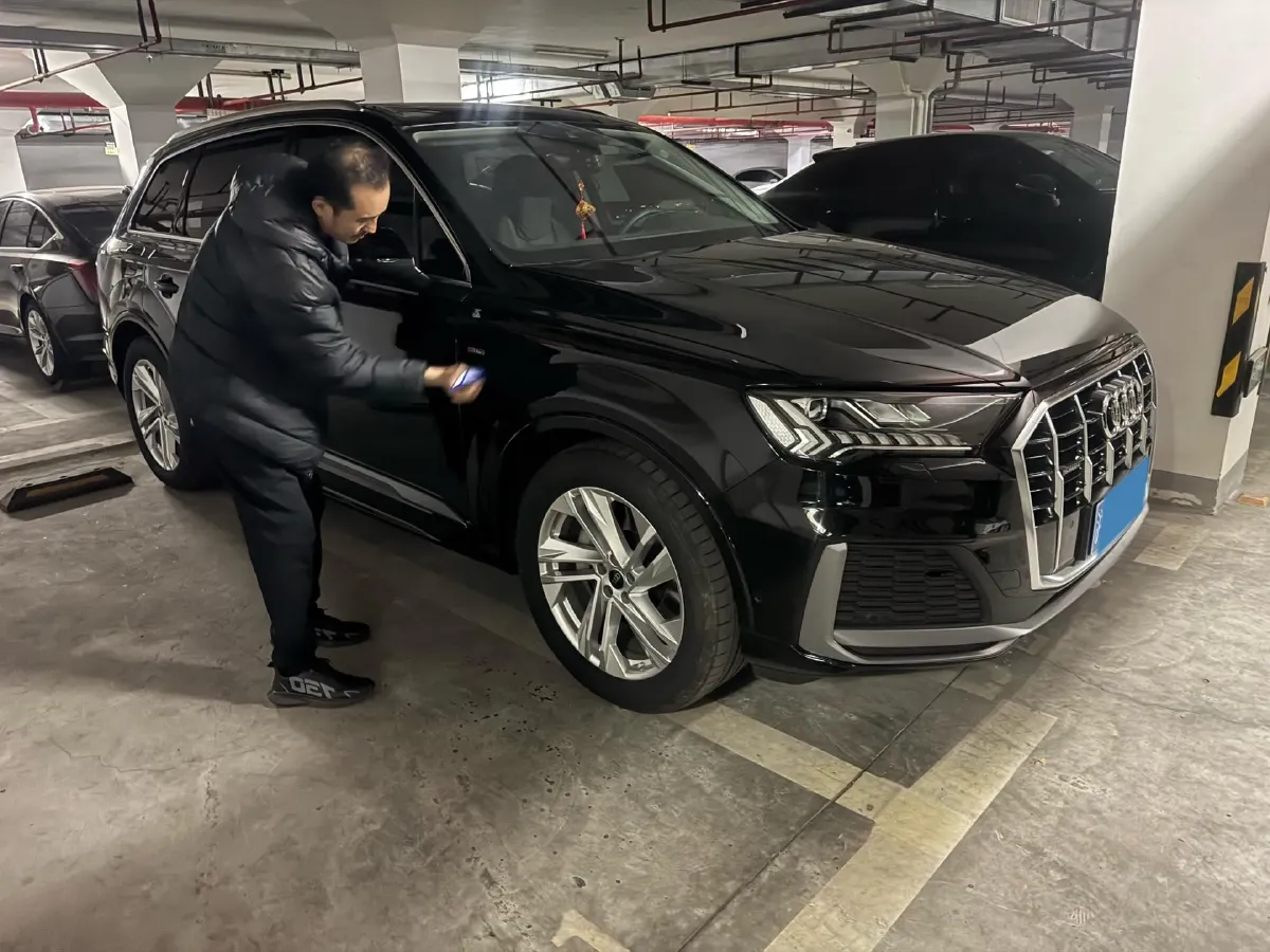 2023 Audi Q7 2.0T 265HP L4 8AT,autocango,china used car exporter,china ev exporter,chinese used car exporter,chinese used ev exporter