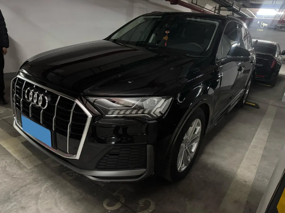 2023 Audi Q7 2.0T 265HP L4 8AT,autocango,china used car exporter,china ev exporter,chinese used car exporter,chinese used ev exporter