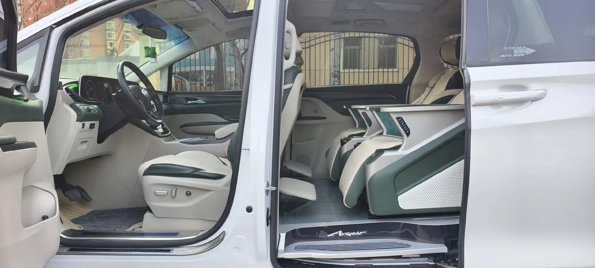 2023 Buick GL8 2.0T 237HP L4 9AT,autocango,china used car exporter,china ev exporter,chinese used car exporter,chinese used ev exporter