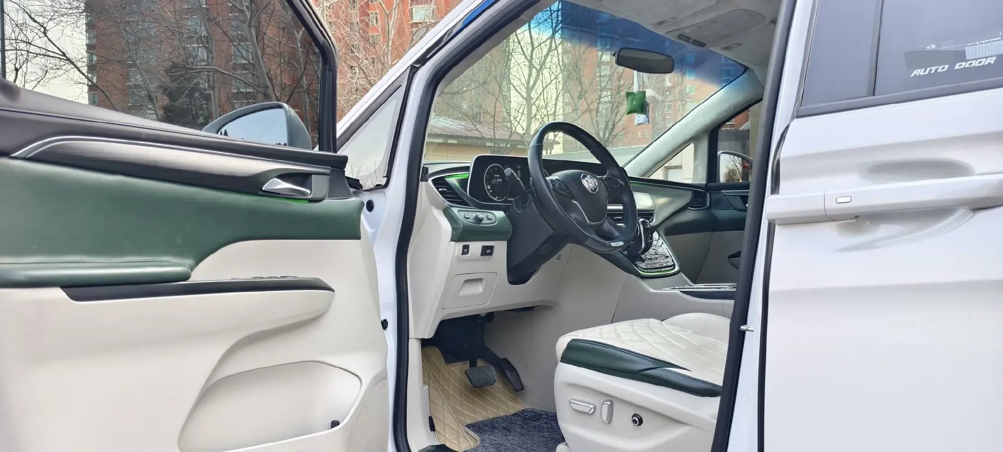 2023 Buick GL8 2.0T 237HP L4 9AT,autocango,china used car exporter,china ev exporter,chinese used car exporter,chinese used ev exporter