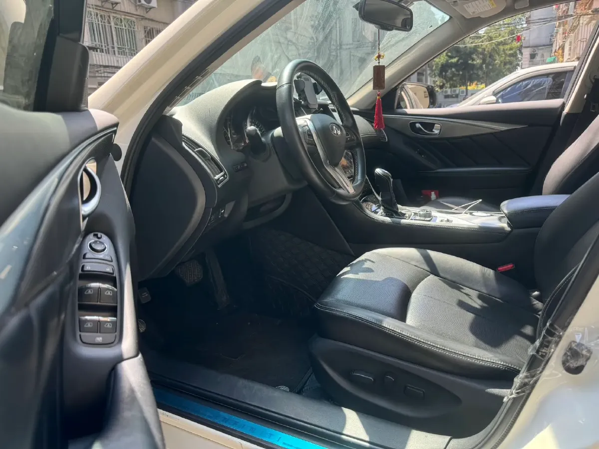 2018 Jeep Grand Commander 2.0T 265HP L4 9AT,autocango,china used car exporter,china ev exporter,chinese used car exporter,chinese used ev exporter