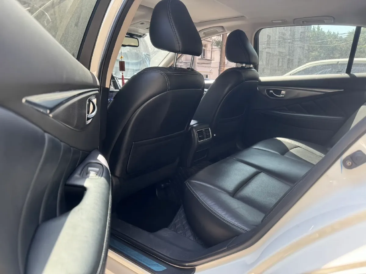 2018 Jeep Grand Commander 2.0T 265HP L4 9AT,autocango,china used car exporter,china ev exporter,chinese used car exporter,chinese used ev exporter